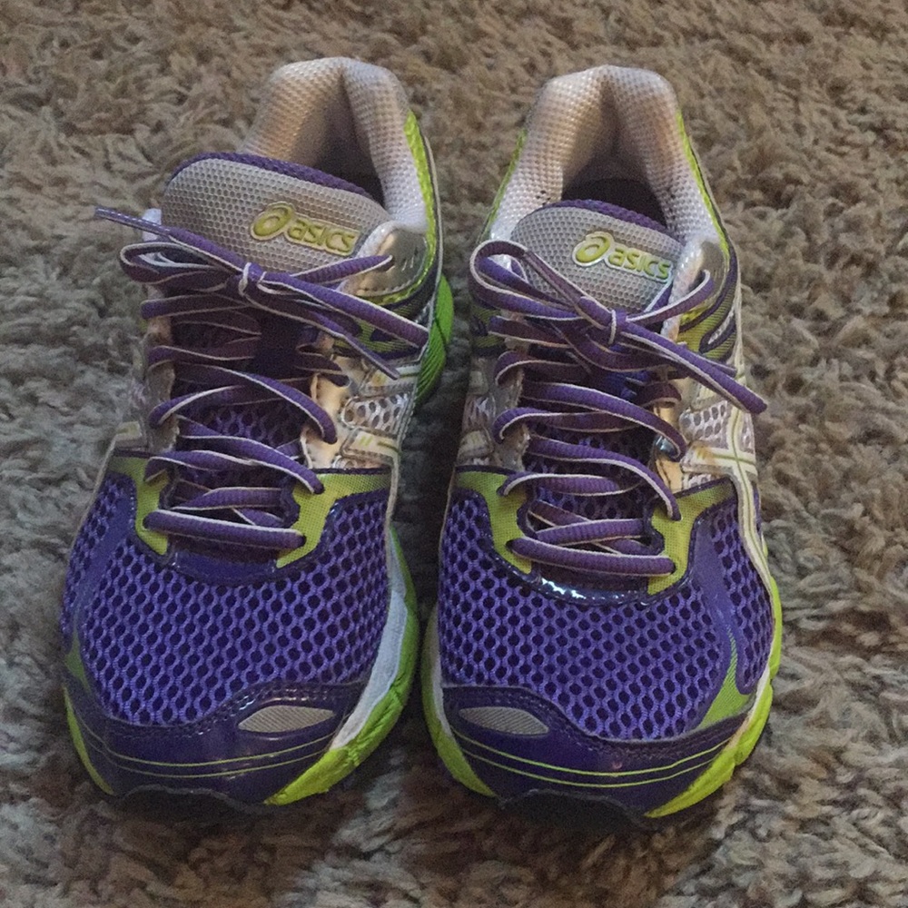 Size 7 ASICS gel cumulus shoes